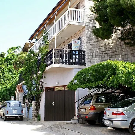 Family 547c Πανσιόν Zavalatica