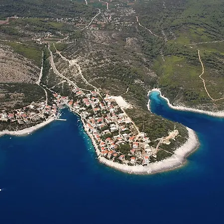 Family 547c Πανσιόν Zavalatica